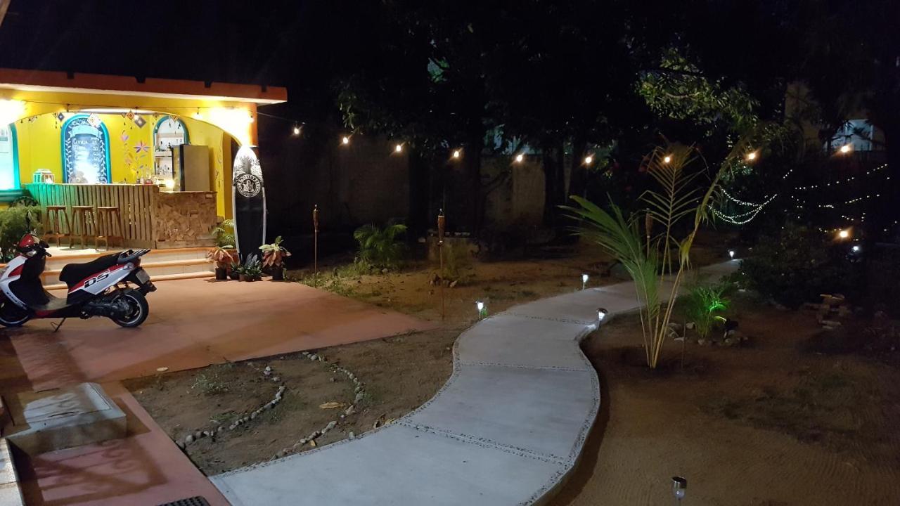 פוארטו אסקונדידו Villa Mango Hostel מראה חיצוני תמונה