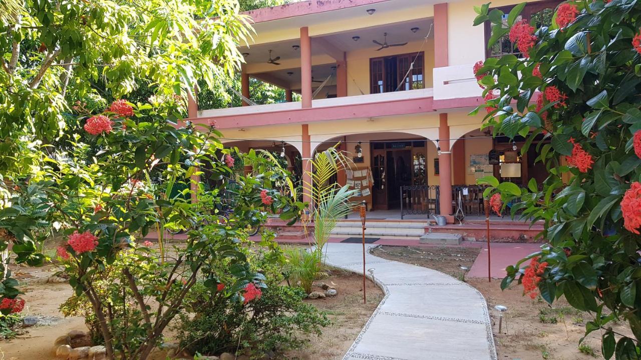 פוארטו אסקונדידו Villa Mango Hostel מראה חיצוני תמונה