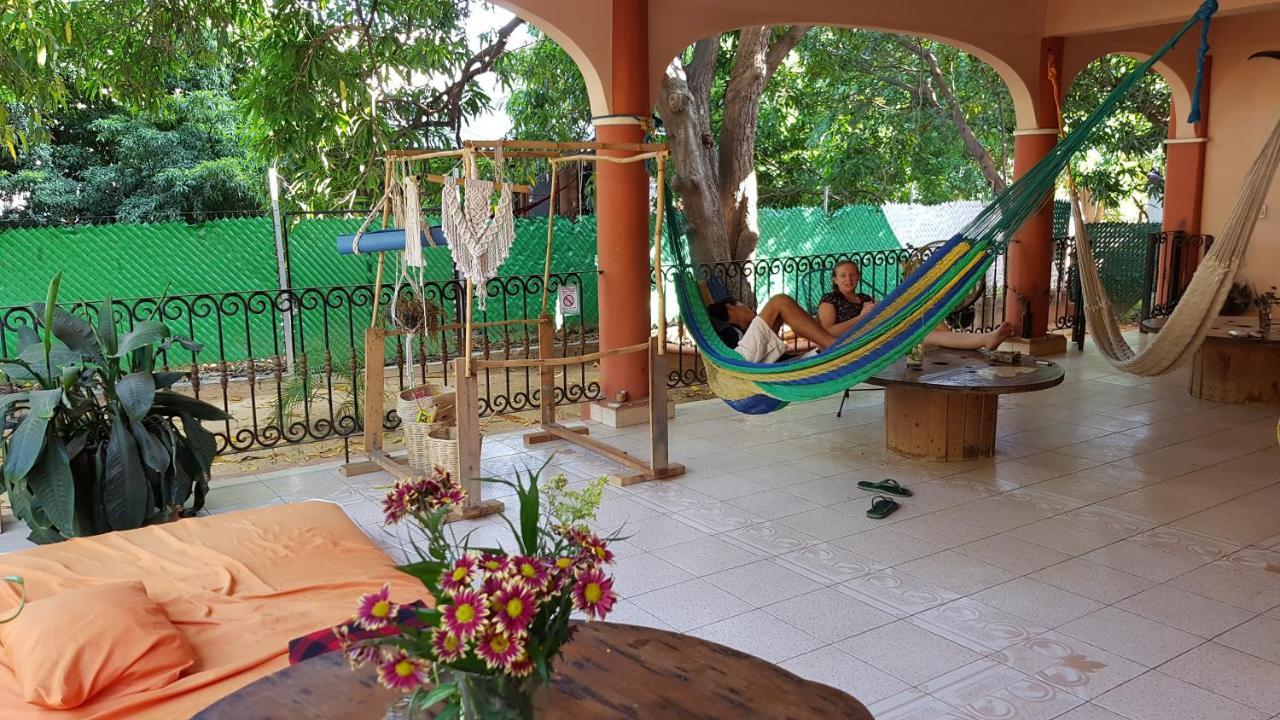 פוארטו אסקונדידו Villa Mango Hostel מראה חיצוני תמונה
